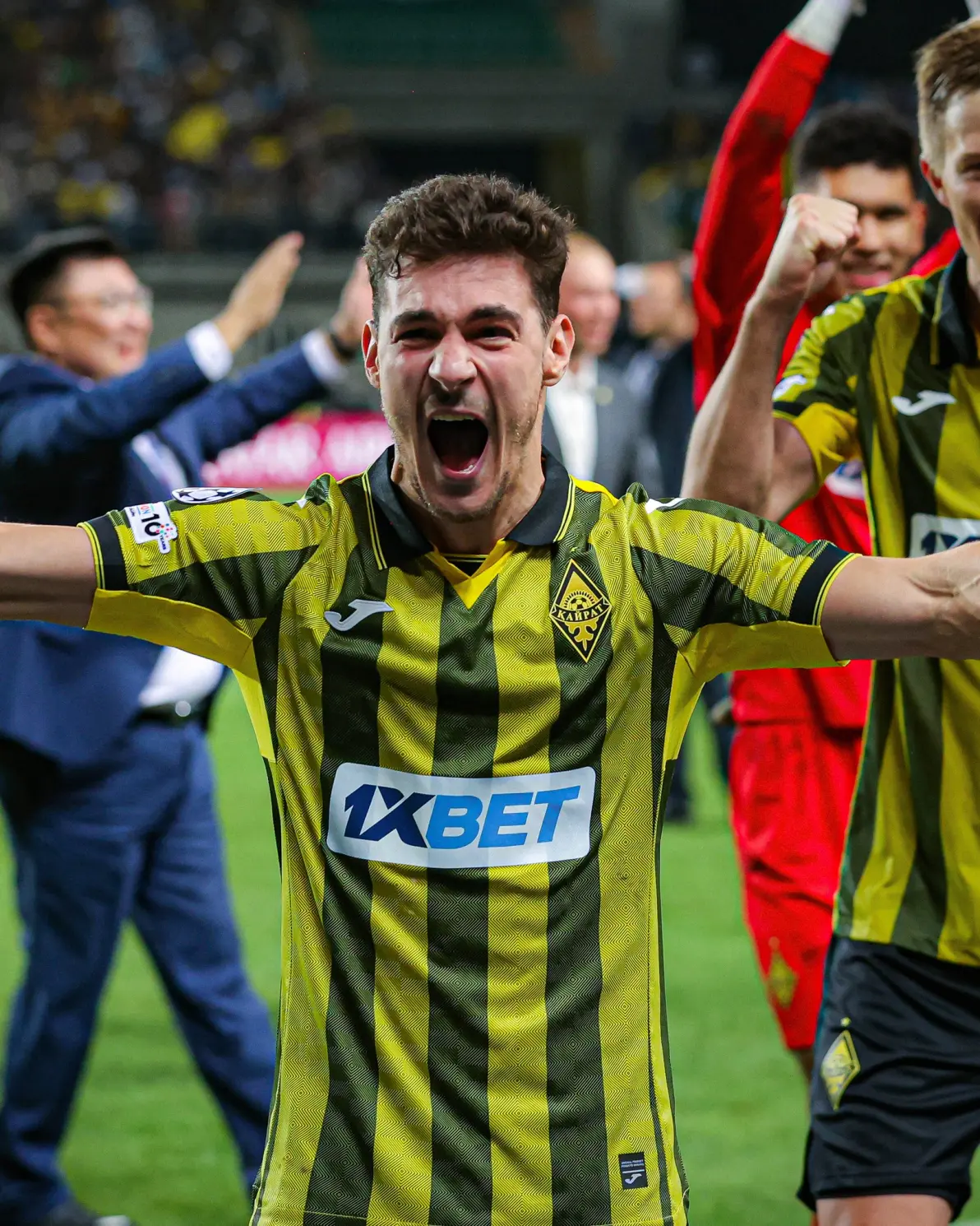 九游网页版入口-从塞维利亚临场应变备战欧联到莱万多夫斯基连续三场比赛得分超过夺冠,莱万多夫斯基在独行侠比赛中逆转